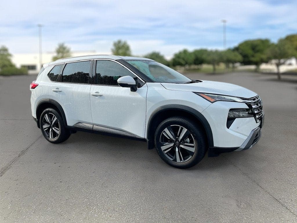 2024 Nissan Rogue SL — photo 1 of 45