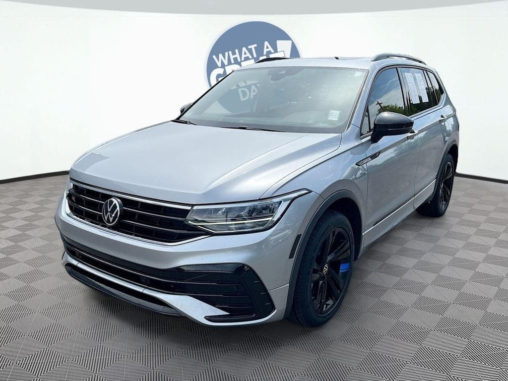 2023 Volkswagen Tiguan 2.0T SE R-Line Black — photo 1 of 45