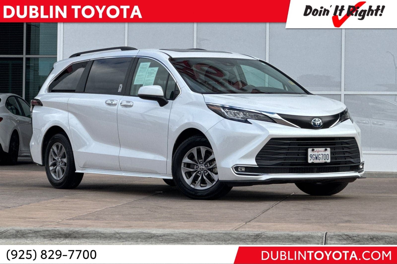 2023 Toyota Sienna XLE — photo 1 of 9