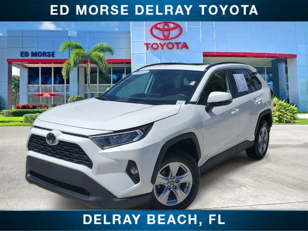 2020 Toyota RAV4 XLE — photo 1 of 31