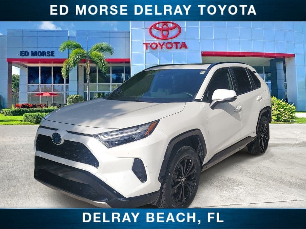 2022 Toyota RAV4 Hybrid SE — photo 1 of 5