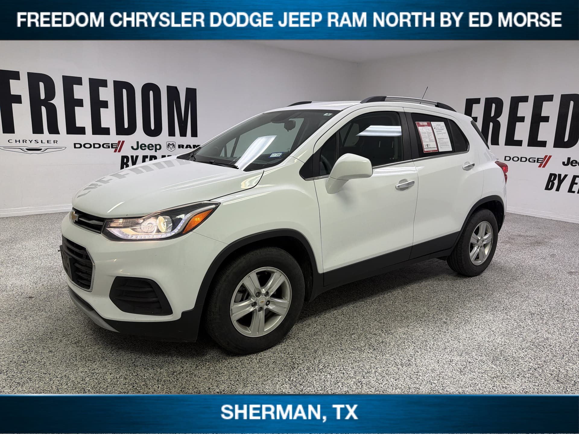 2019 Chevrolet Trax LT — photo 1 of 16
