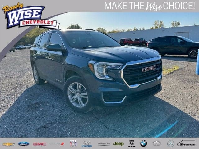 2024 GMC Terrain SLE — photo 1 of 5