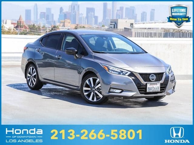 2020 Nissan Versa 1.6 SR — photo 1 of 40