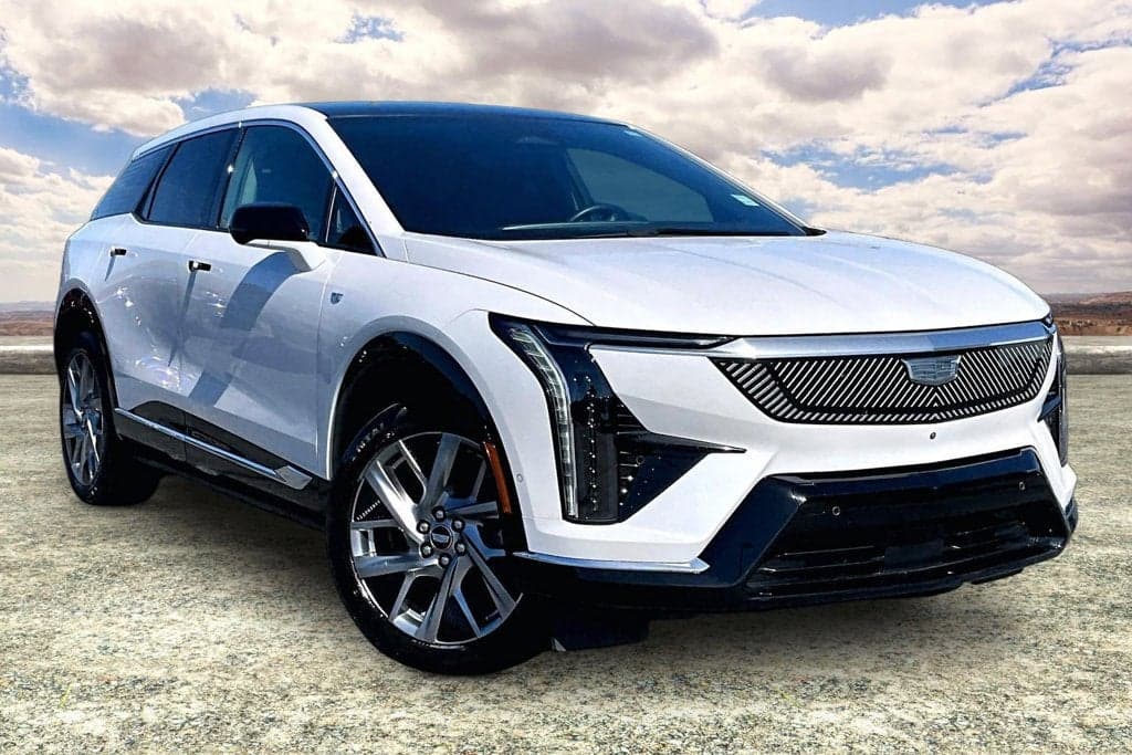 2025 Cadillac OPTIQ Luxury — photo 1 of 35