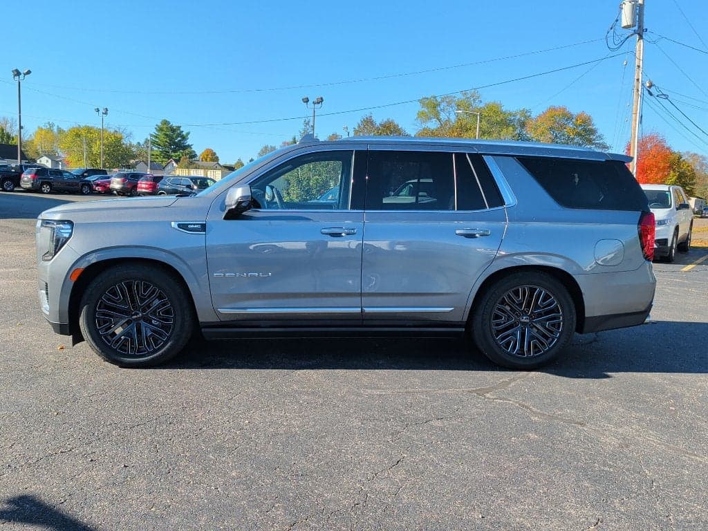2021 GMC Yukon Denali — photo 1 of 5