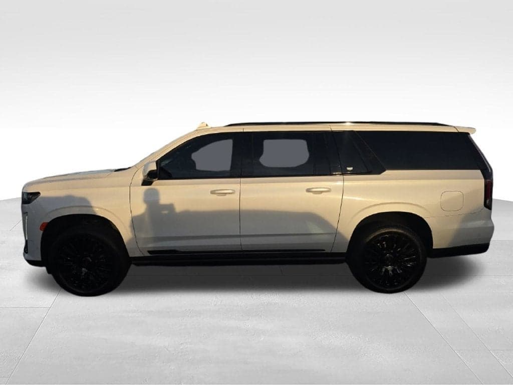 2021 Cadillac Escalade ESV Sport Platinum — photo 1 of 5