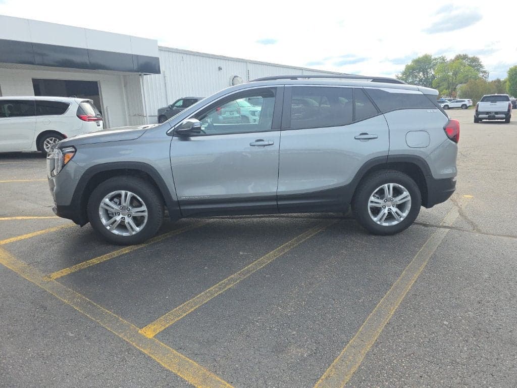 2024 GMC Terrain SLE — photo 1 of 28