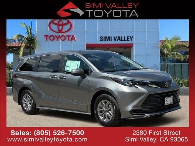 2026 Toyota Sienna LE — photo 1 of 35