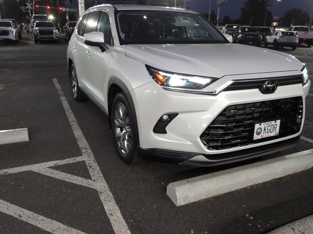 2024 Toyota Grand Highlander XLE — photo 1 of 5