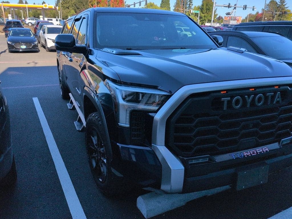 2023 Toyota Tundra 4WD Limited Hybrid — photo 1 of 13