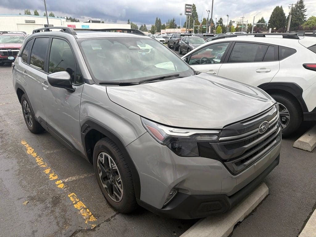 2025 Subaru Forester Premium — photo 1 of 12