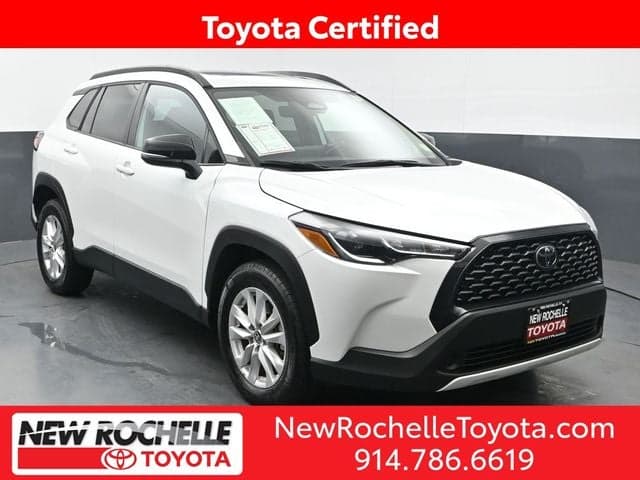 2025 Toyota Corolla Cross LE — photo 1 of 5