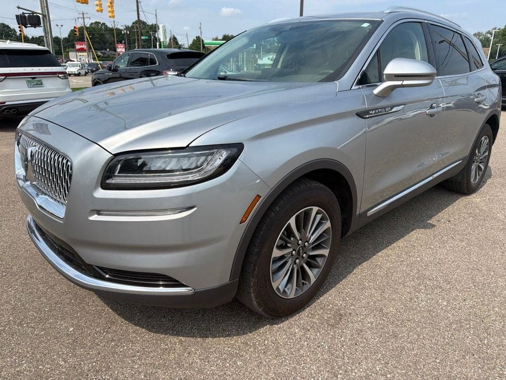 2023 Lincoln Nautilus Standard — photo 1 of 29