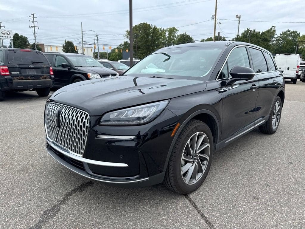 2023 Lincoln Corsair Standard — photo 1 of 33