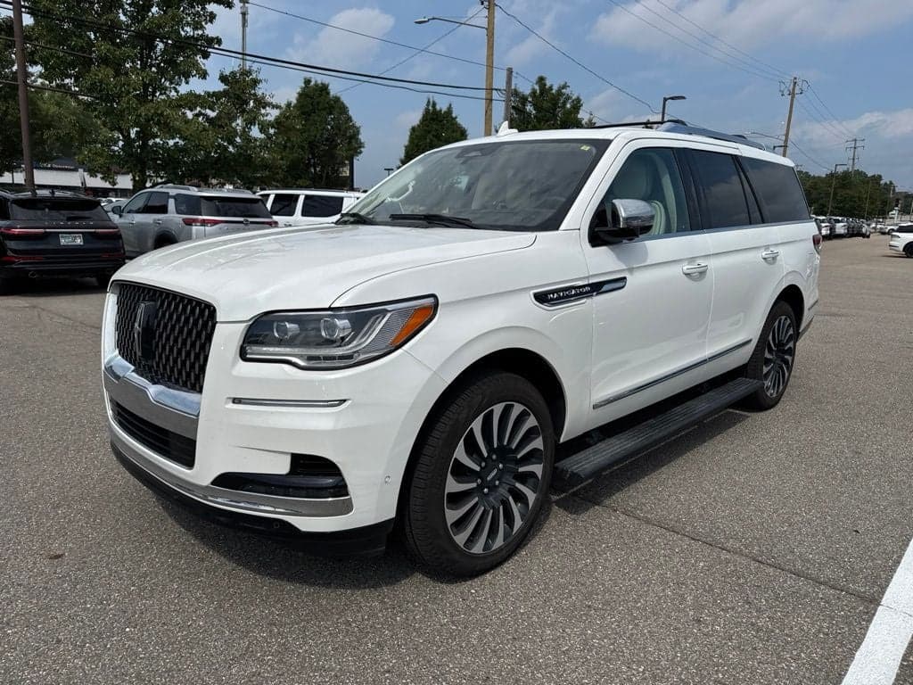2023 Lincoln Navigator Black Label — photo 1 of 31