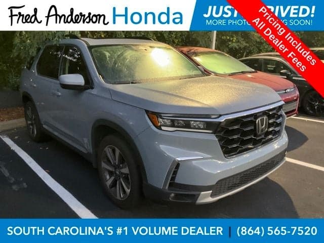 2025 Honda Pilot Touring — photo 1 of 13
