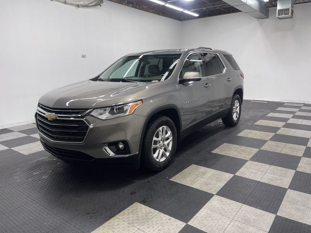 2018 Chevrolet Traverse LT Cloth — photo 1 of 35