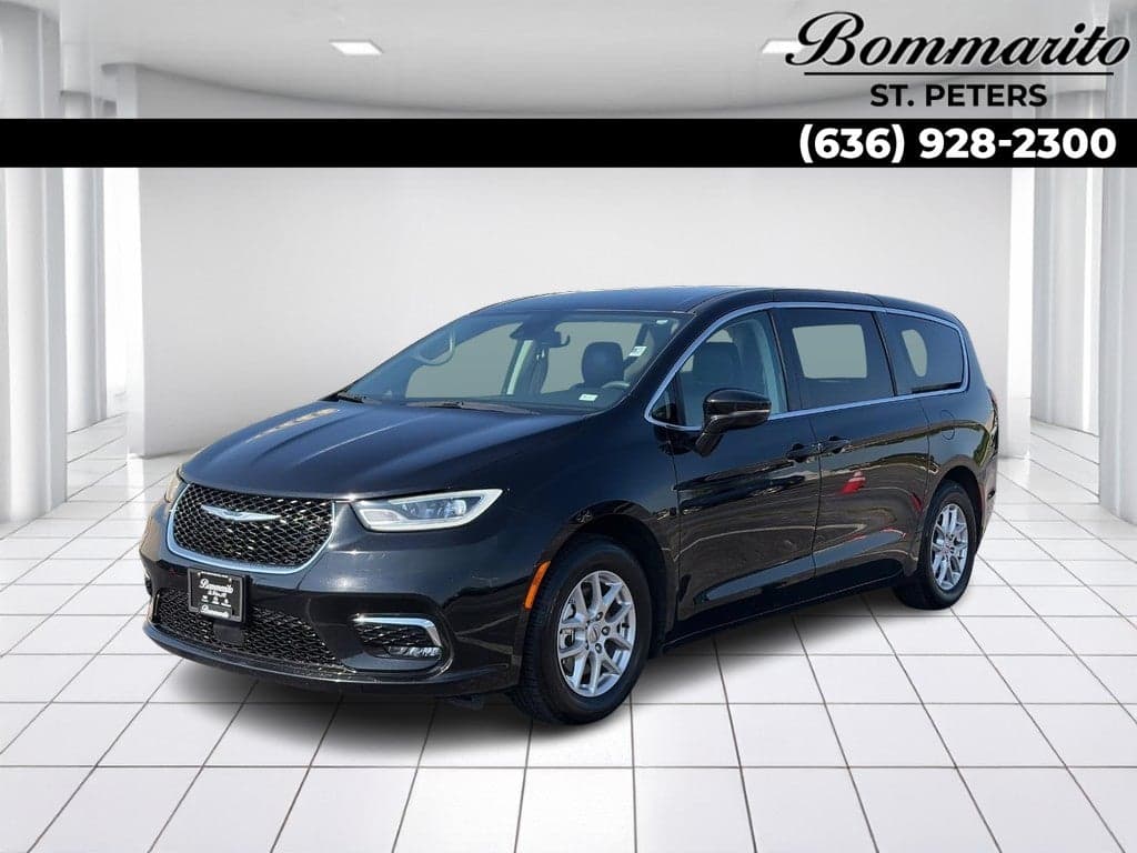 2024 Chrysler Pacifica Touring L FWD — photo 1 of 20