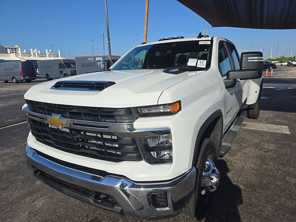 2026 Chevrolet Silverado 3500HD Crew Cab, Long Bed, LT Dual Rear Wheel, RWD — photo 1 of 5