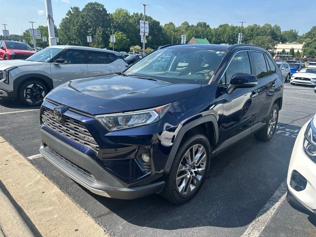 2019 Toyota RAV4 Limited — photo 1 of 18