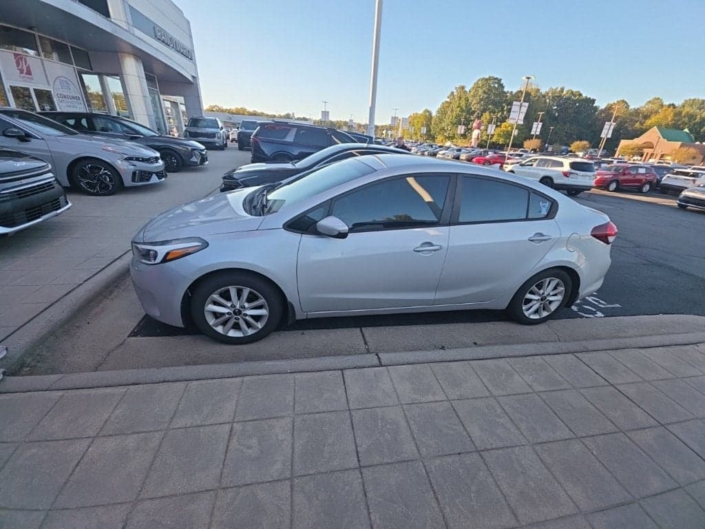 2017 Kia Forte LX — photo 1 of 5