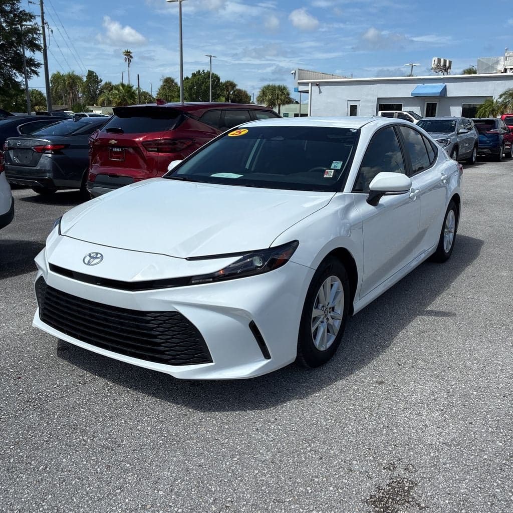 2025 Toyota Camry LE — photo 1 of 25