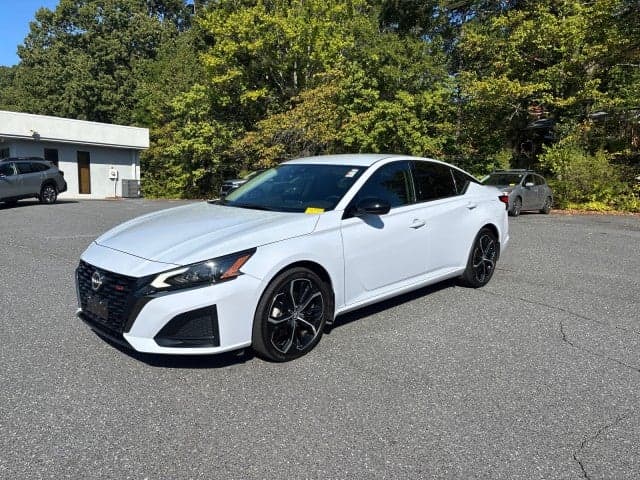 2023 Nissan Altima 2.5 SR — photo 1 of 14