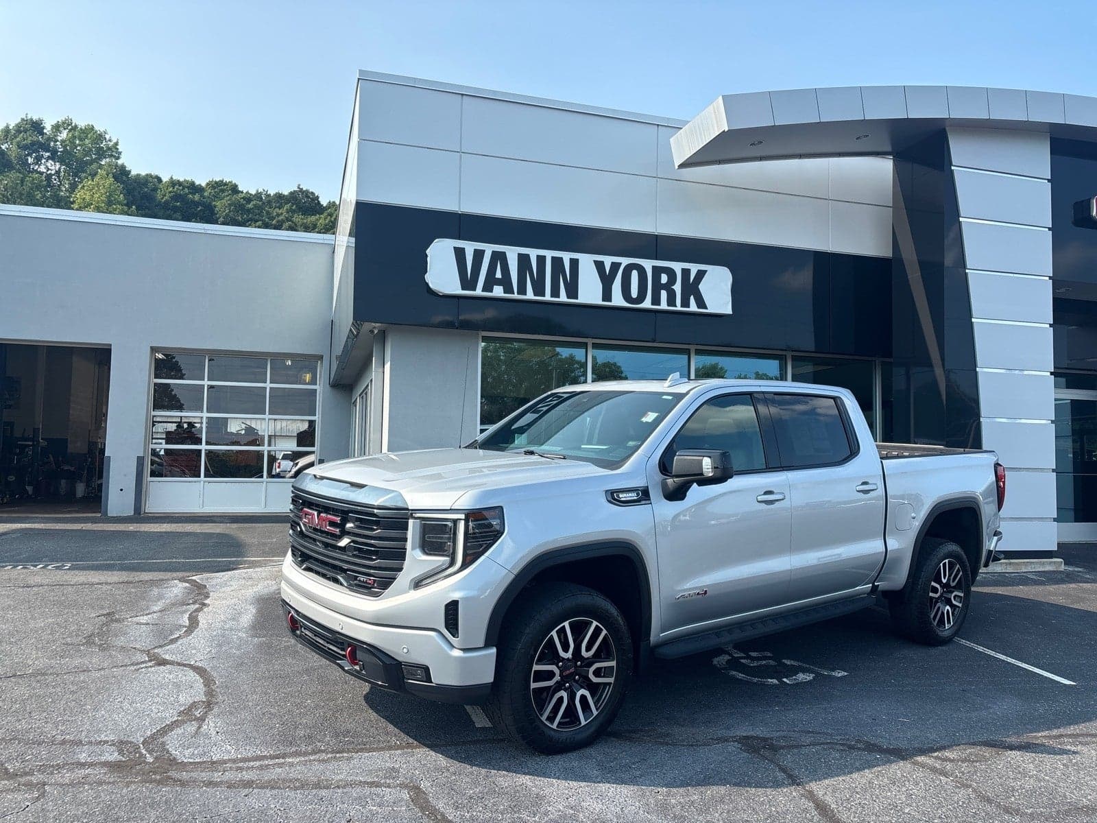 2022 GMC Sierra 1500 AT4 — photo 1 of 66