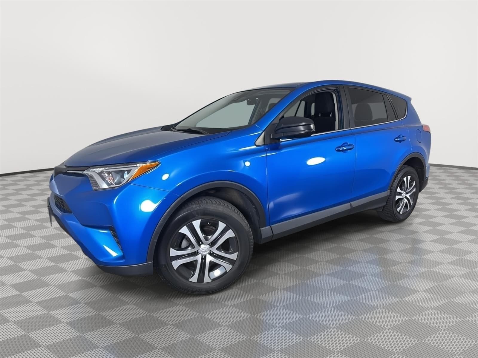 2018 Toyota RAV4 LE — photo 1 of 5