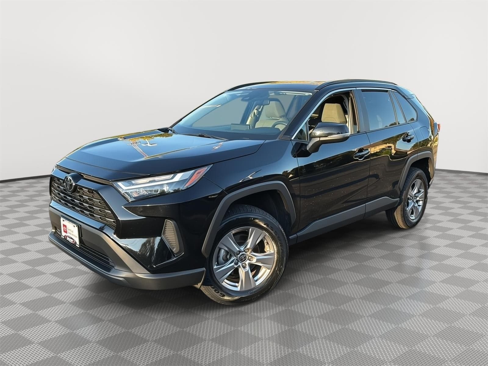2025 Toyota RAV4 XLE — photo 1 of 31