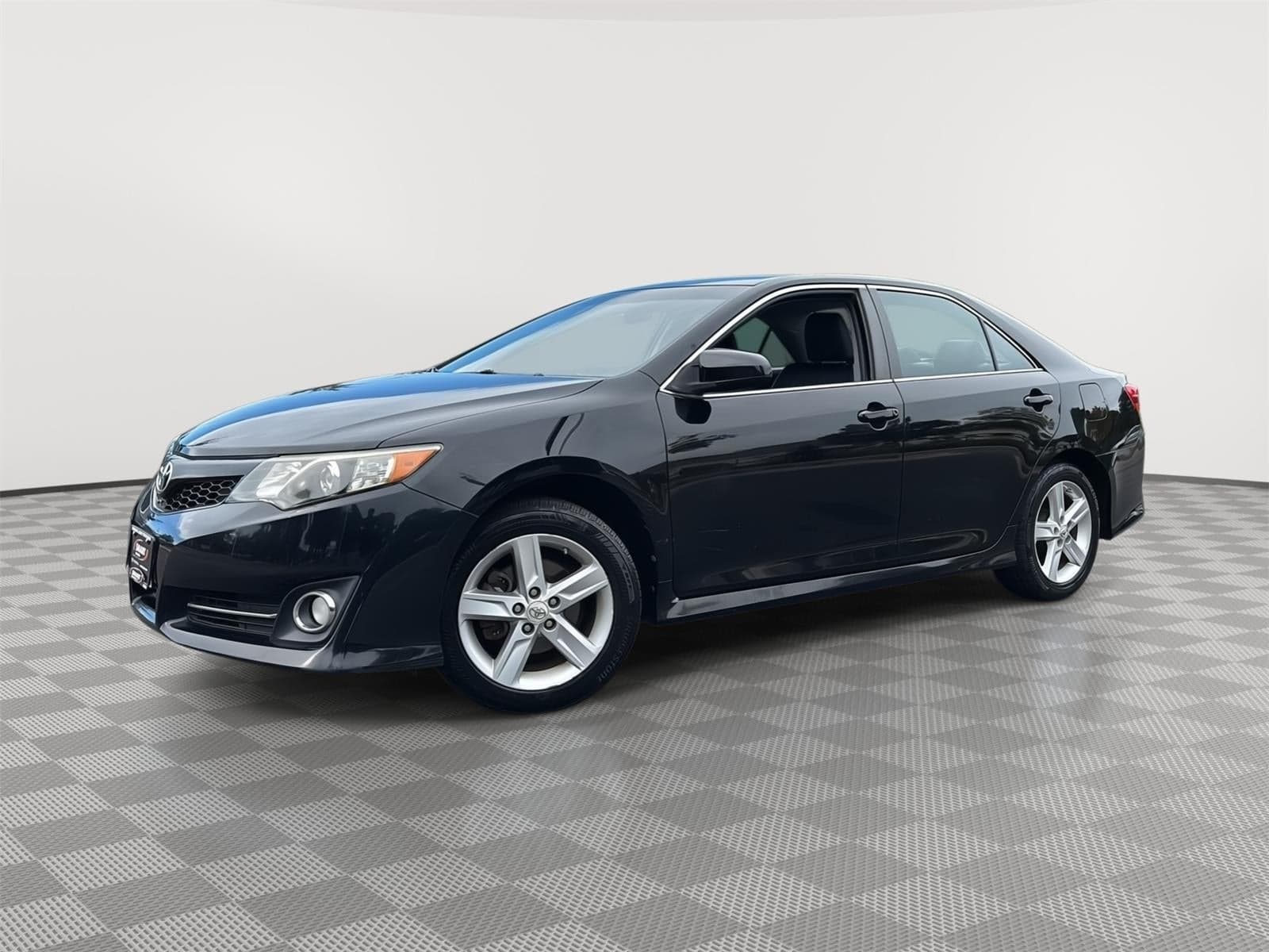 2012 Toyota Camry SE — photo 1 of 27