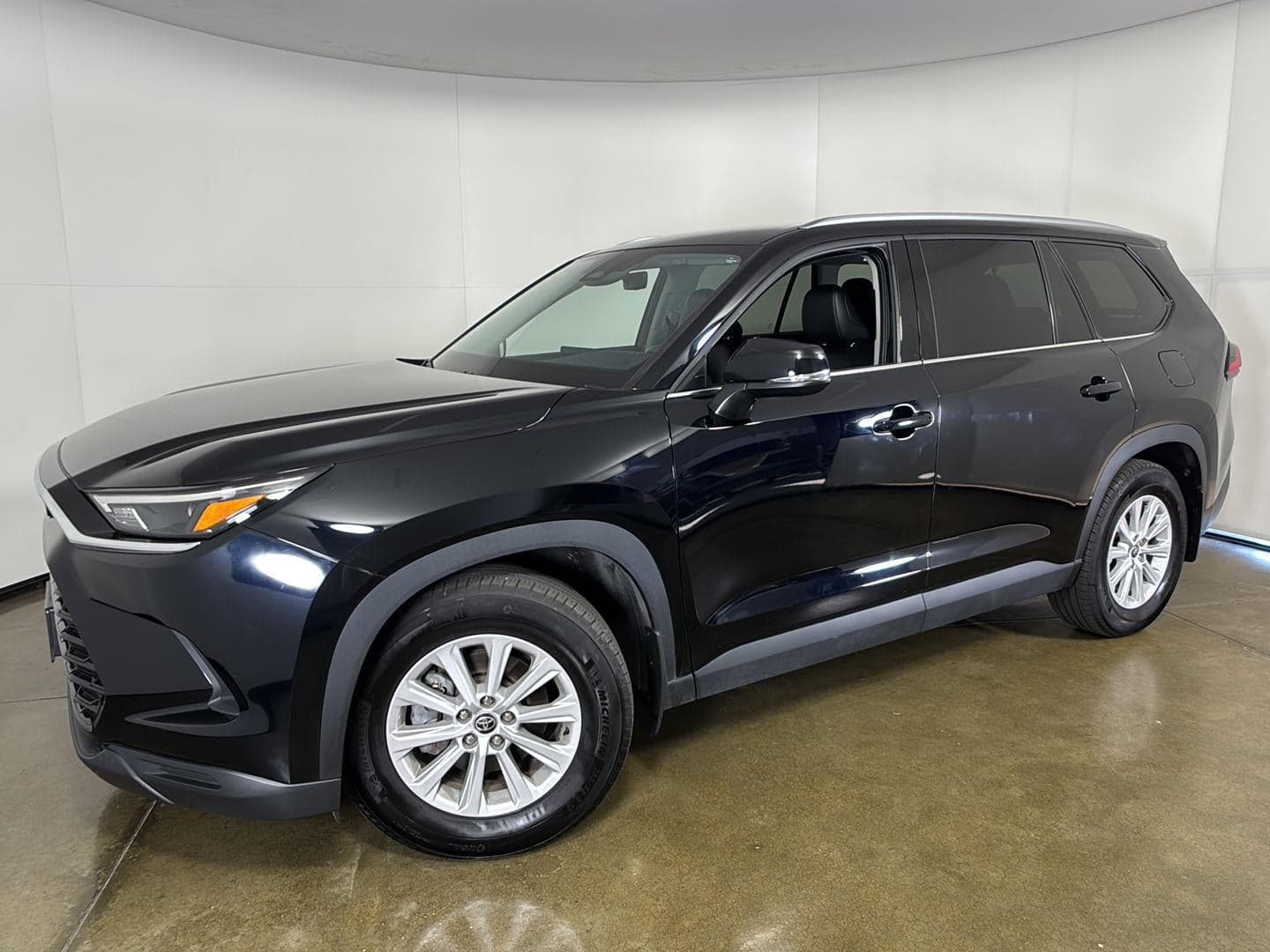 2024 Toyota Grand Highlander XLE — photo 1 of 28