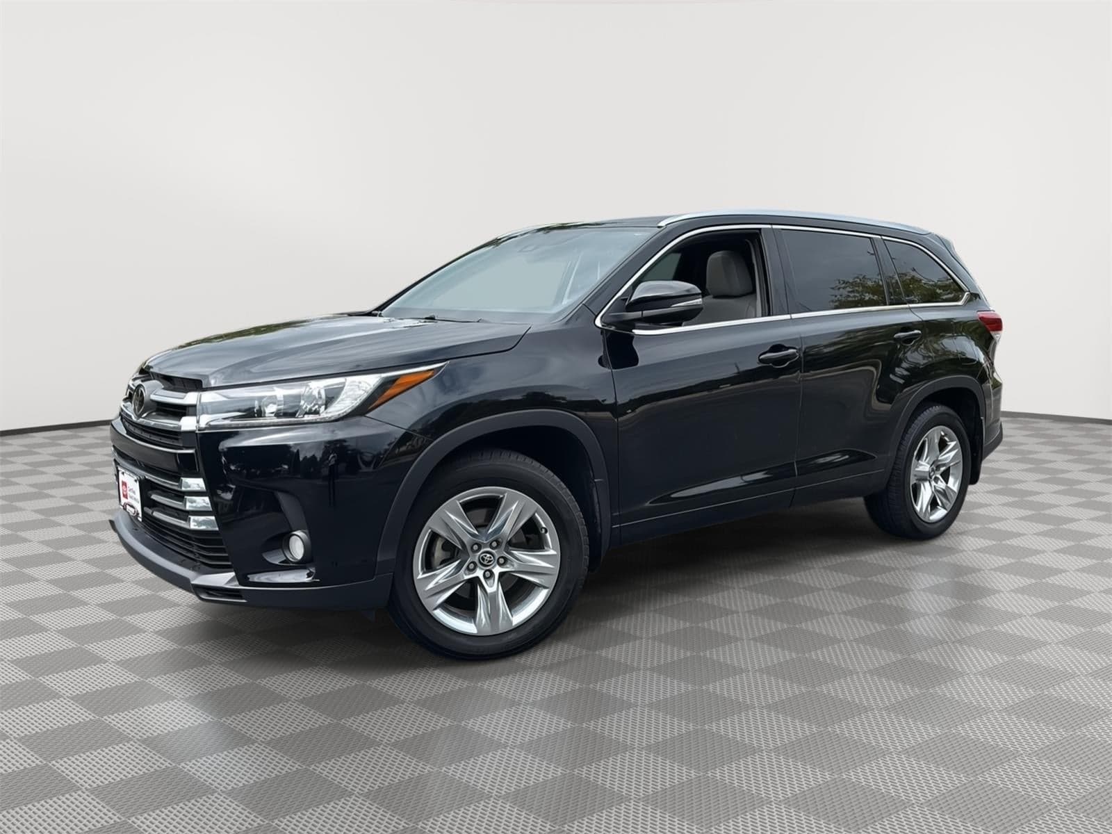 2018 Toyota Highlander Limited — photo 1 of 32