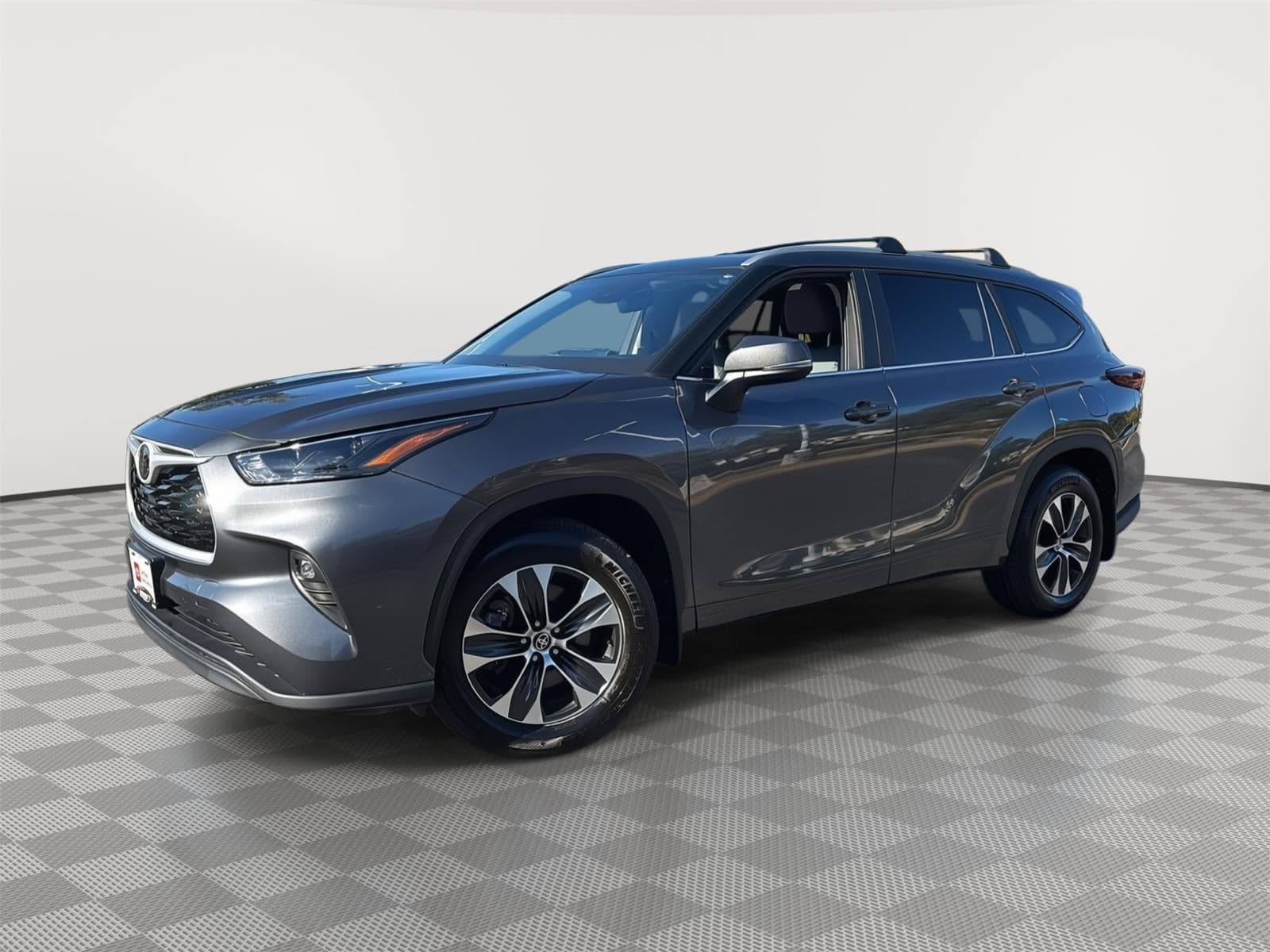 2025 Toyota Highlander XLE — photo 1 of 5