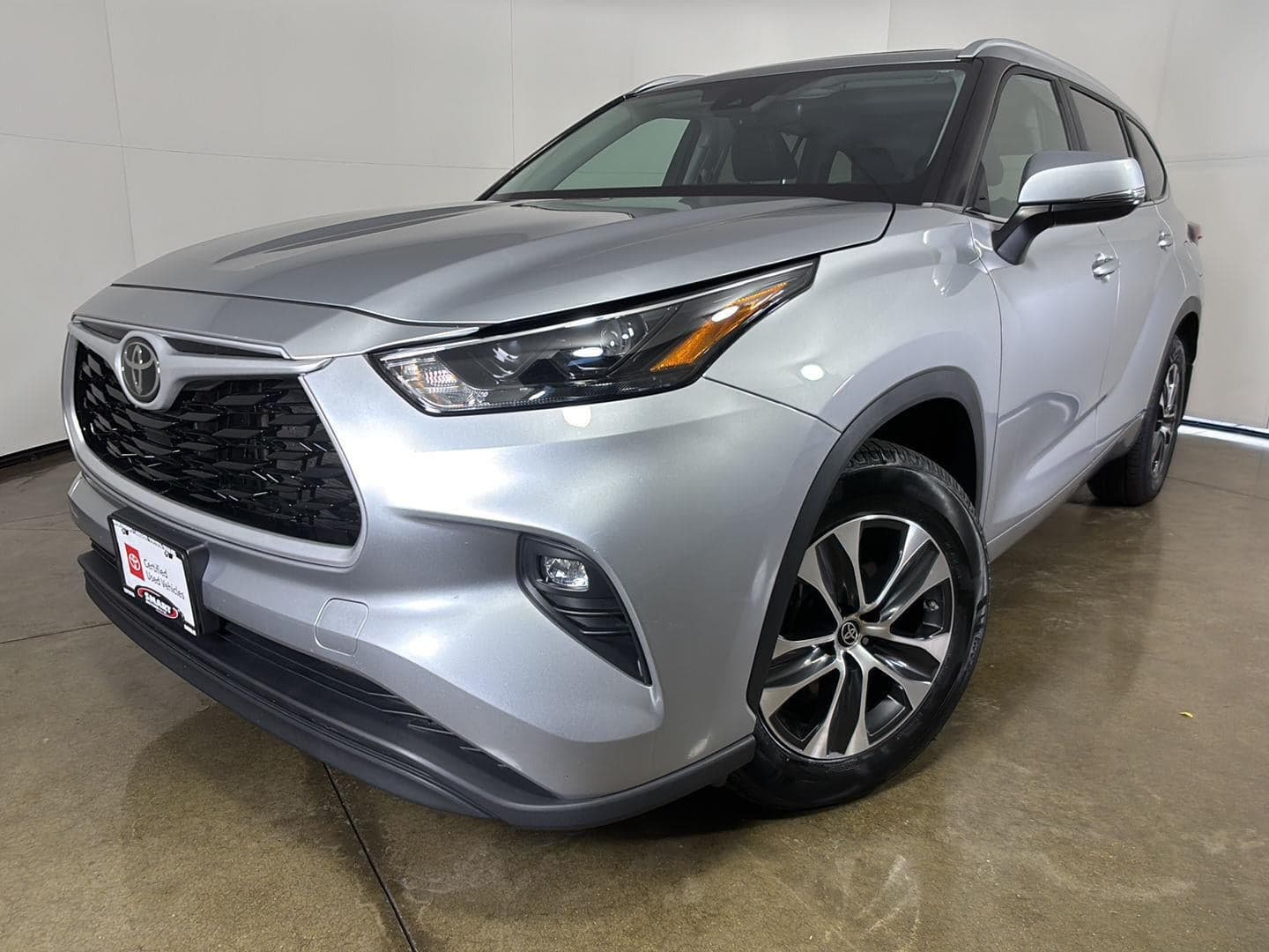 2023 Toyota Highlander XLE — photo 1 of 4