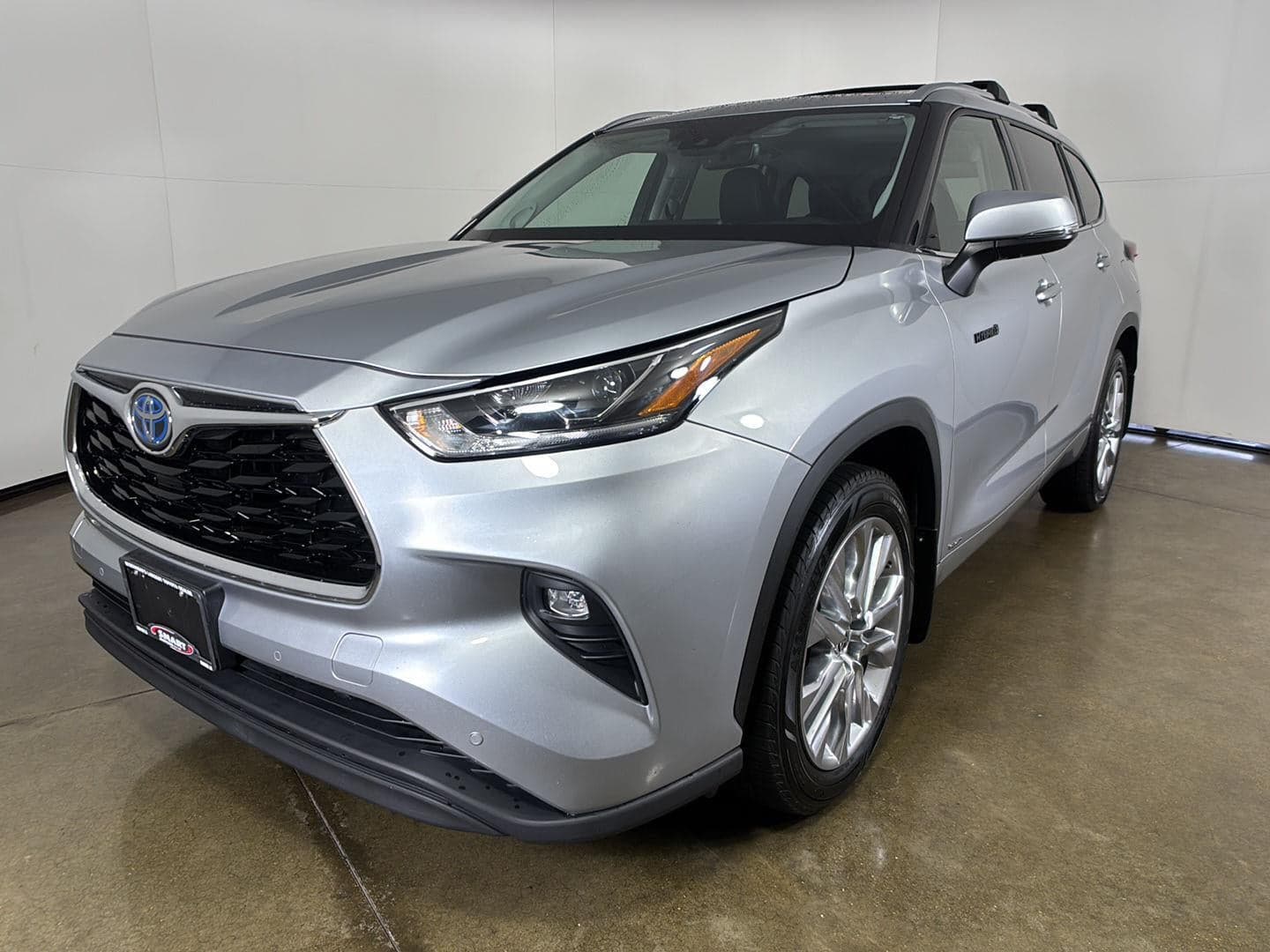 2020 Toyota Highlander Hybrid Limited — photo 1 of 33