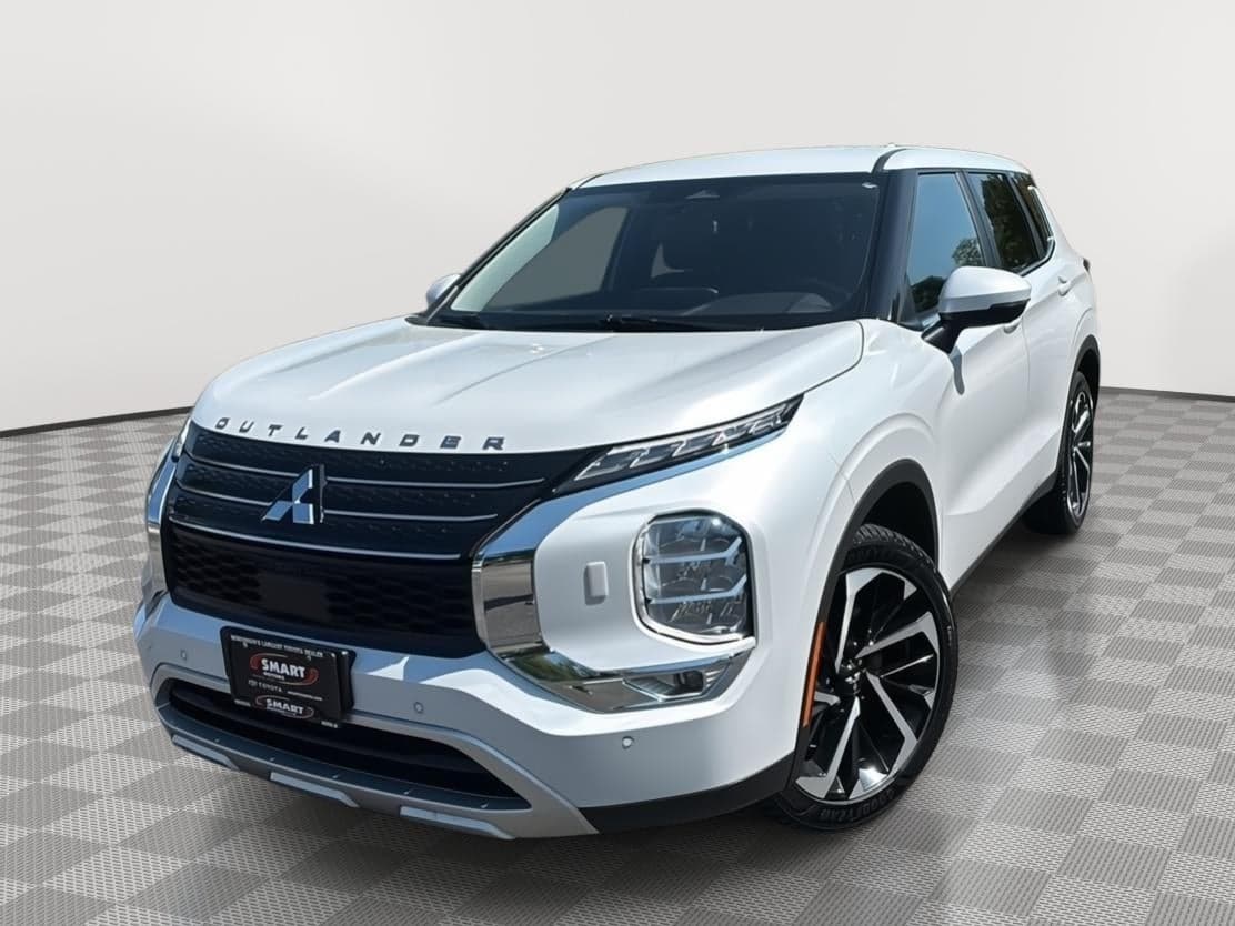 2024 Mitsubishi Outlander SE — photo 1 of 36