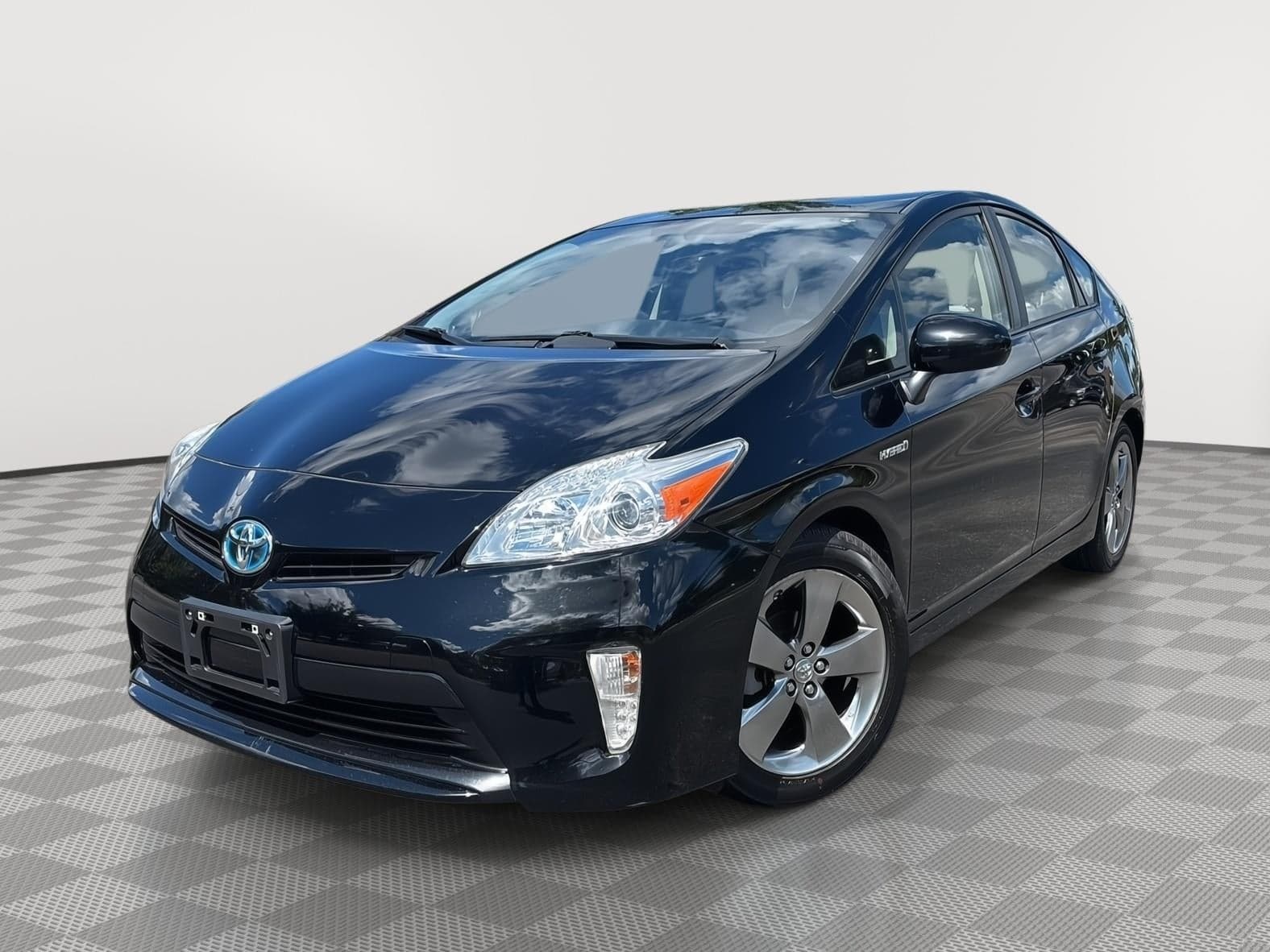 2013 Toyota Prius One — photo 1 of 37