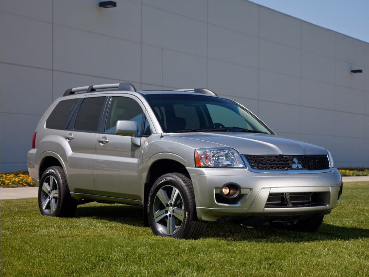 2010 Mitsubishi Endeavor SE — photo 1 of 5