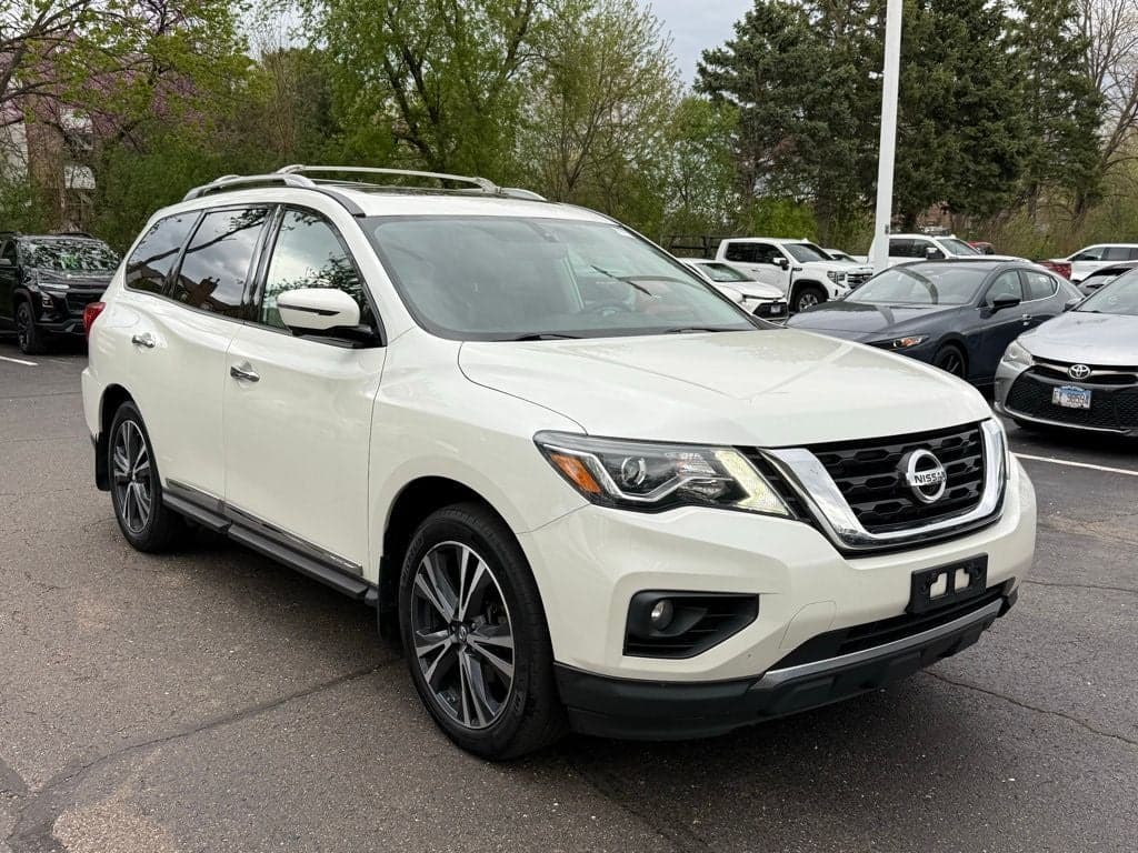 2018 Nissan Pathfinder Platinum — photo 1 of 44