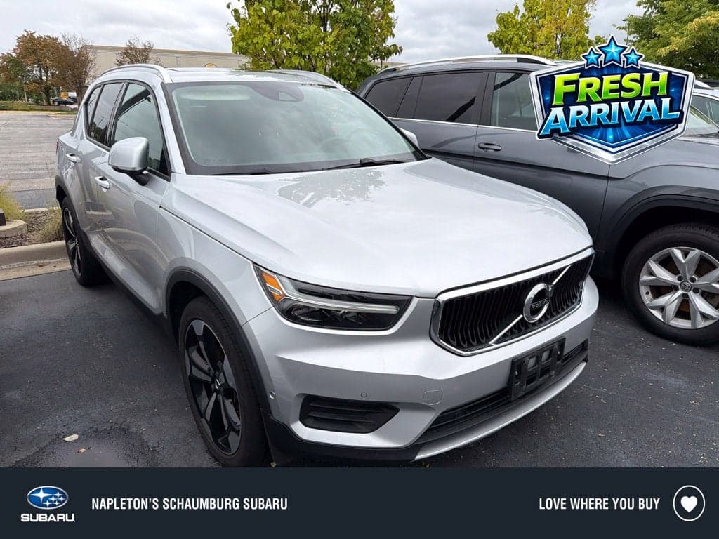 2019 Volvo XC40 Momentum — photo 1 of 5