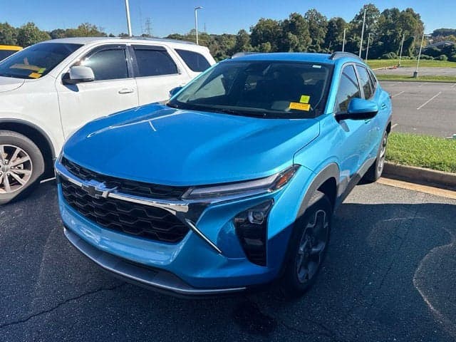 2025 Chevrolet Trax LT — photo 1 of 5