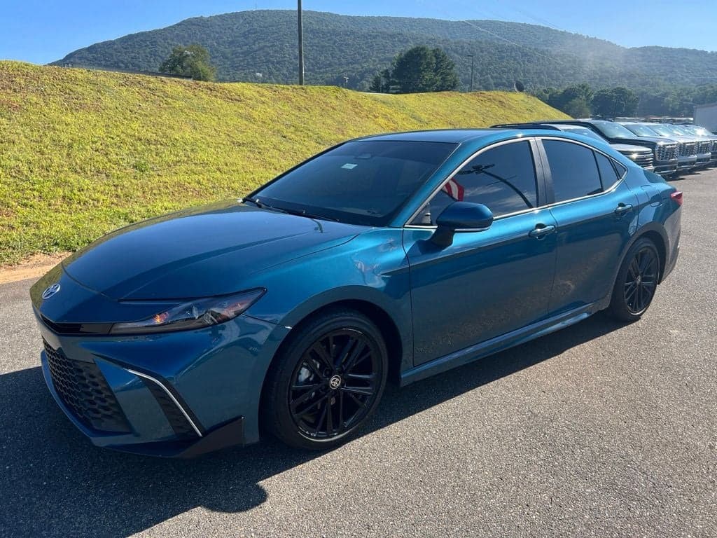 2026 Toyota Camry SE — photo 1 of 21