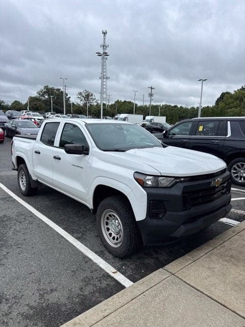 2023 Chevrolet Colorado Base — photo 1 of 5