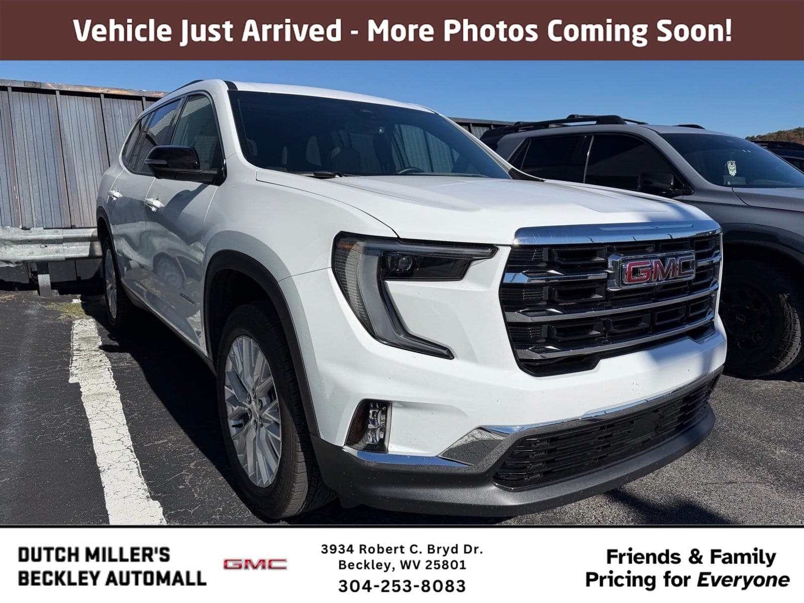 2025 GMC Acadia AWD Elevation — photo 1 of 5