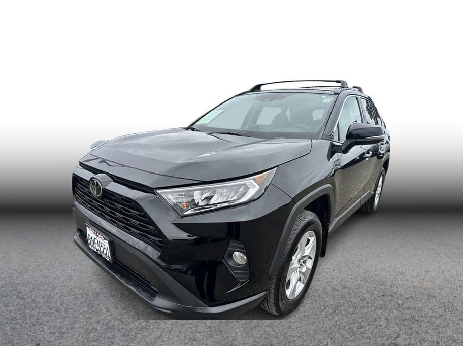2020 Toyota RAV4 XLE — photo 1 of 34