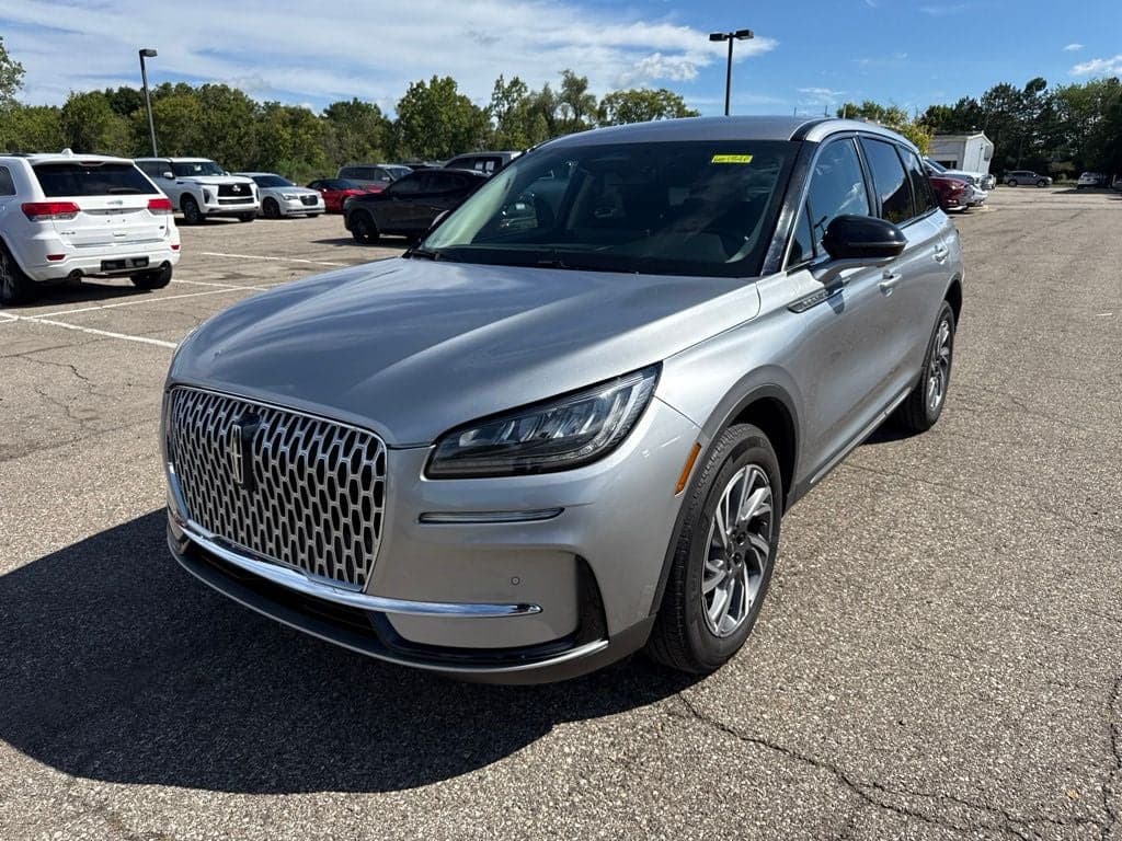 2023 Lincoln Corsair Standard — photo 1 of 28