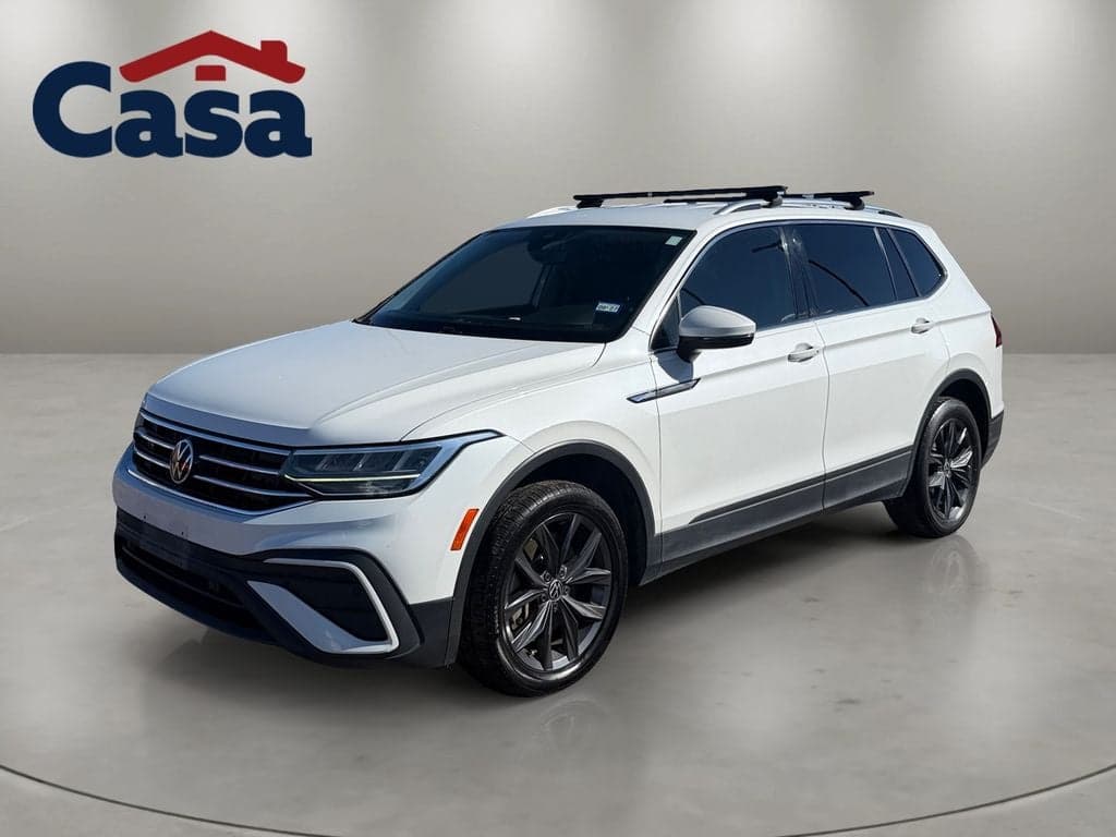 2023 Volkswagen Tiguan SE — photo 1 of 40