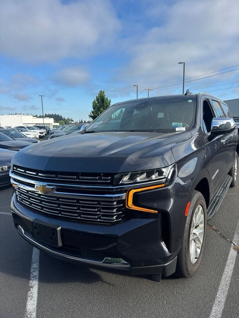 2023 Chevrolet Suburban Premier — photo 1 of 3